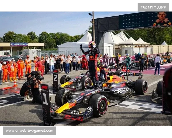 F1红牛车队策略师施密茨背后的AI数据分析支持 F1红牛车队策略师施密茨背后的AI数据分析支持