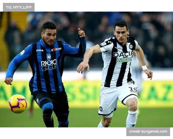 实时:都灵对阵热那亚,比赛节奏缓慢,双方专注于中场身体对抗与球权争夺。